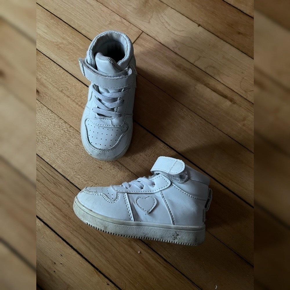 Gerber high top crib shoes‎